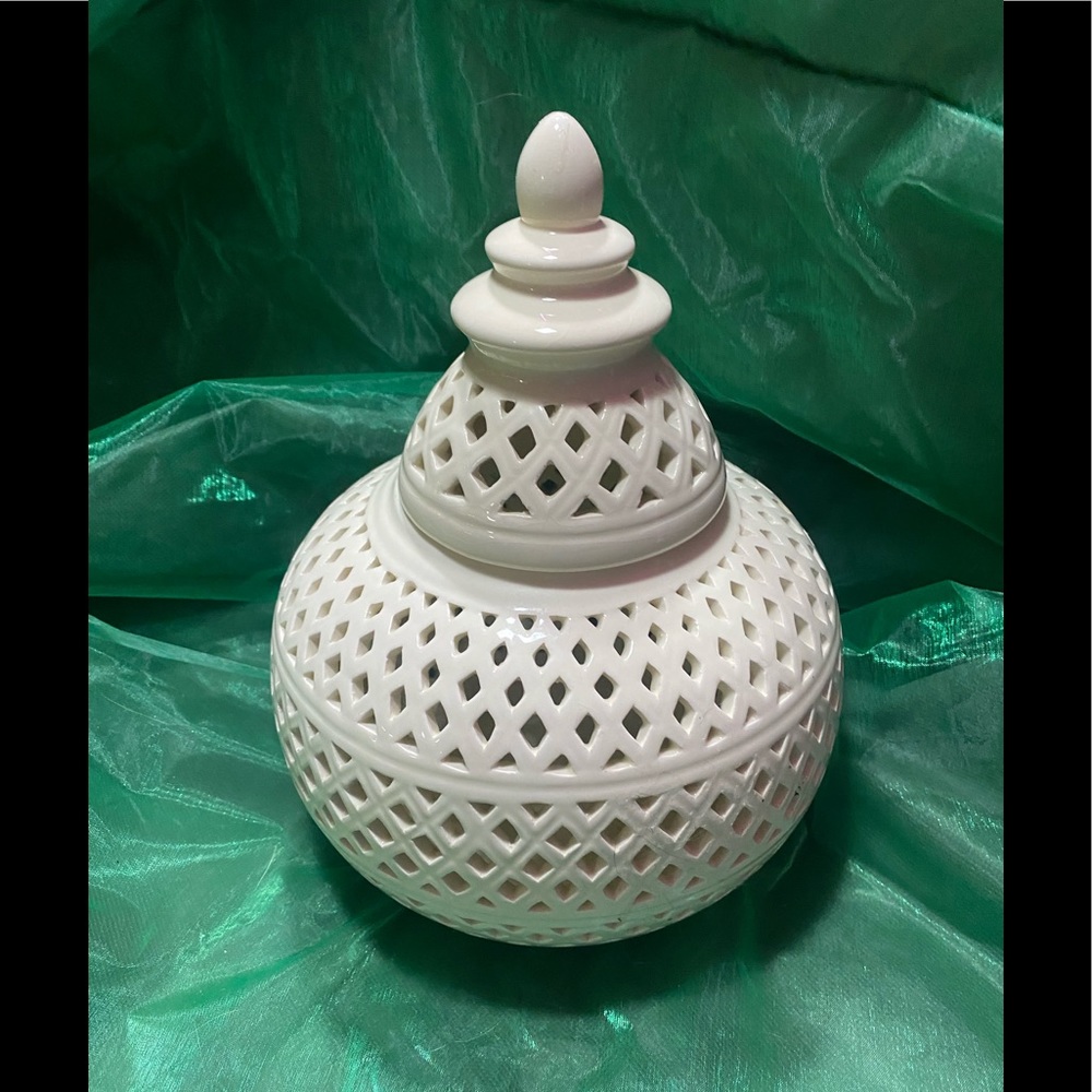 Luminary lattice cream ceramic EUC decor candle